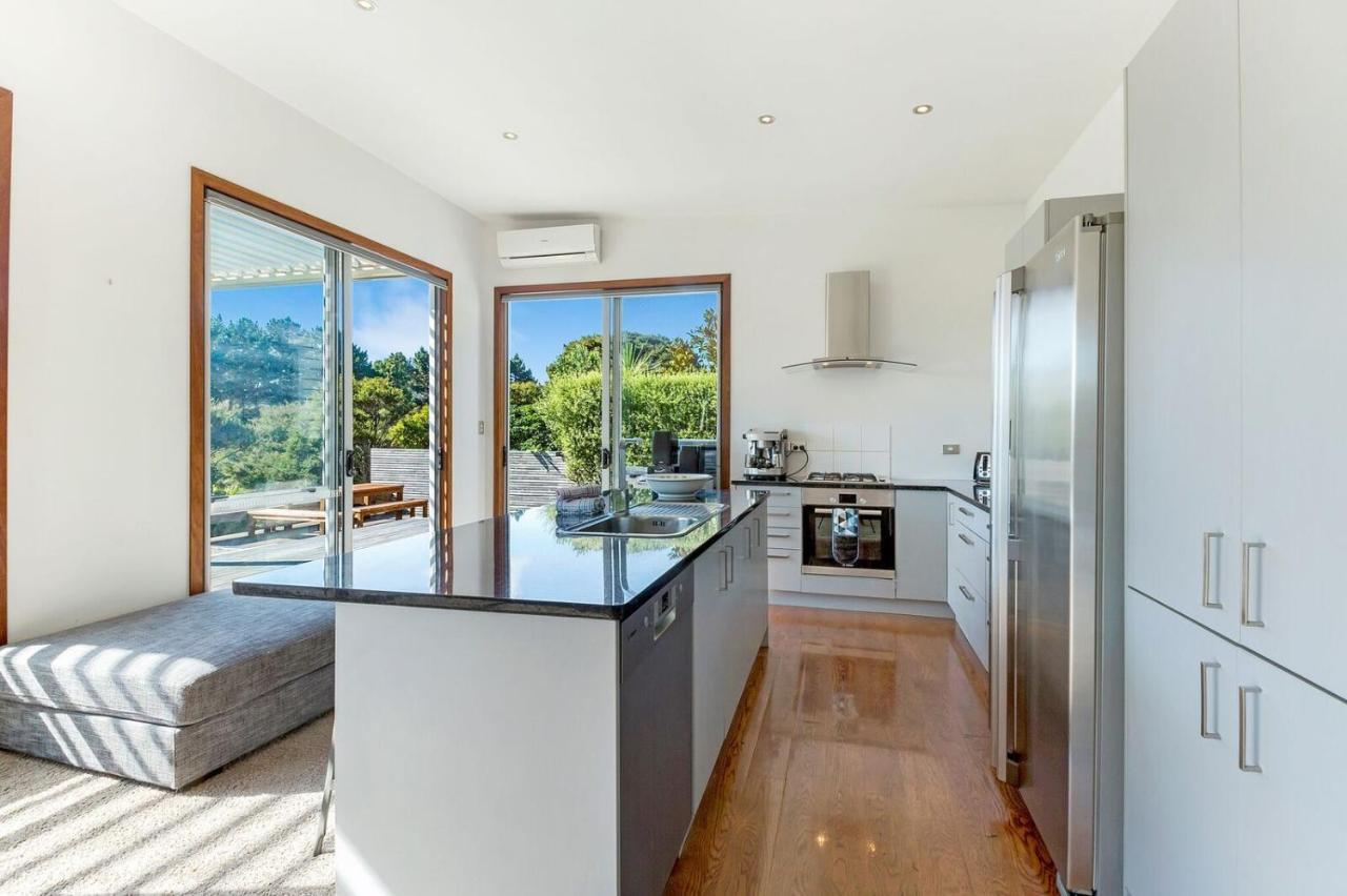 Karaka Sanctuary With Spa Pool By Waiheke Unlimited Oneroa Номер фото