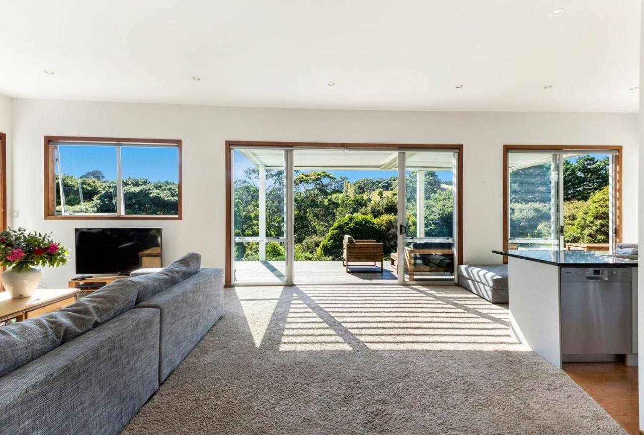 Karaka Sanctuary With Spa Pool By Waiheke Unlimited Oneroa Номер фото